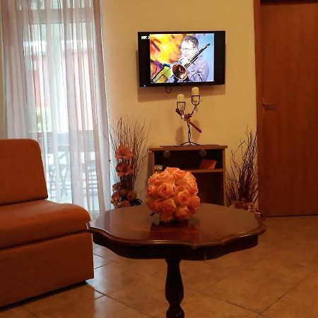 רוביני Family Apartments Suzi מראה חיצוני תמונה