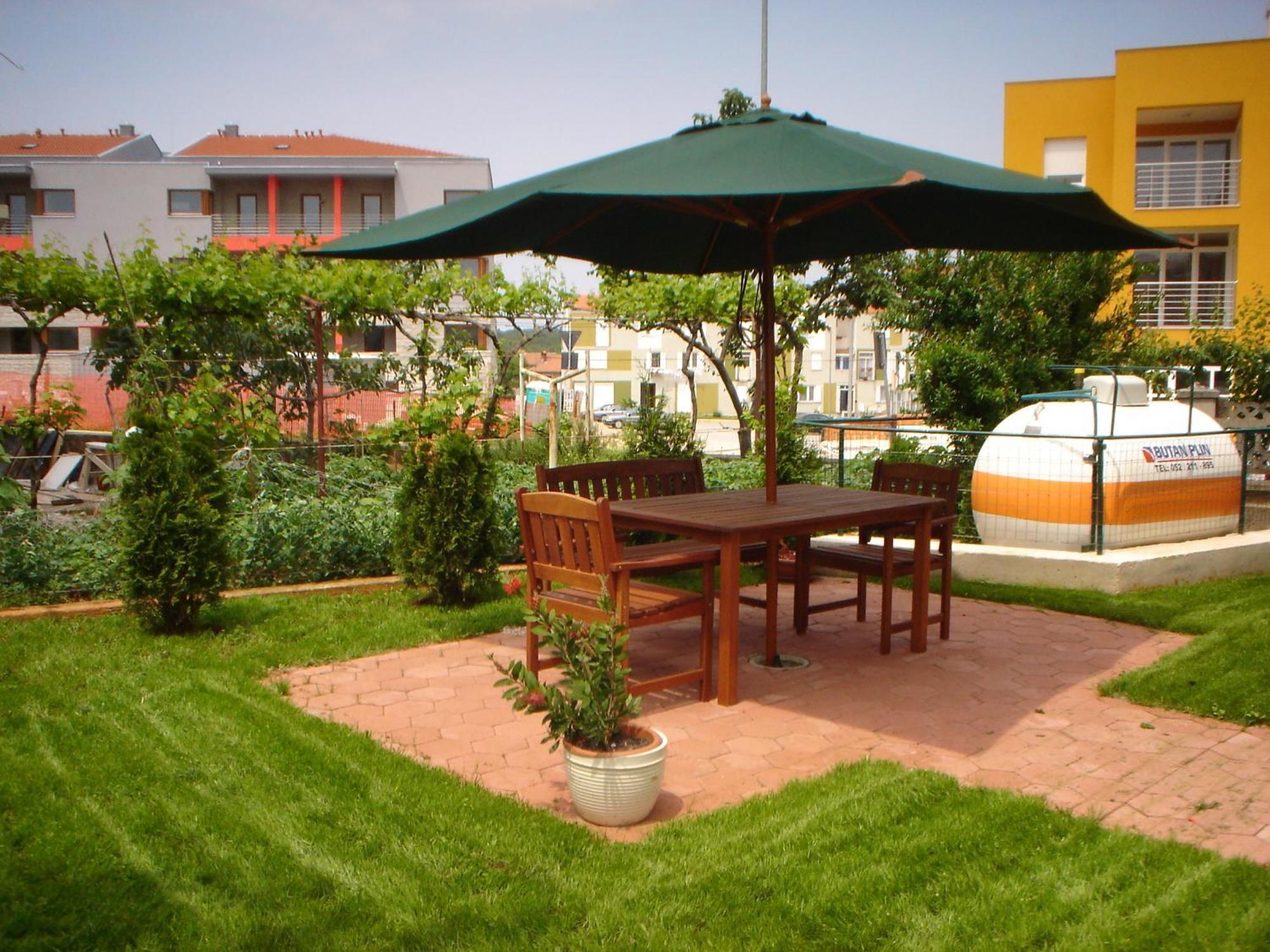 רוביני Family Apartments Suzi מראה חיצוני תמונה