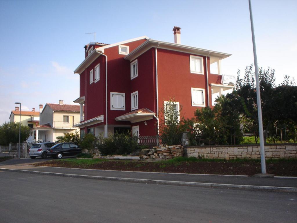 רוביני Family Apartments Suzi מראה חיצוני תמונה