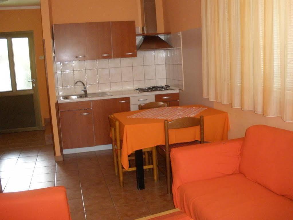 רוביני Family Apartments Suzi מראה חיצוני תמונה