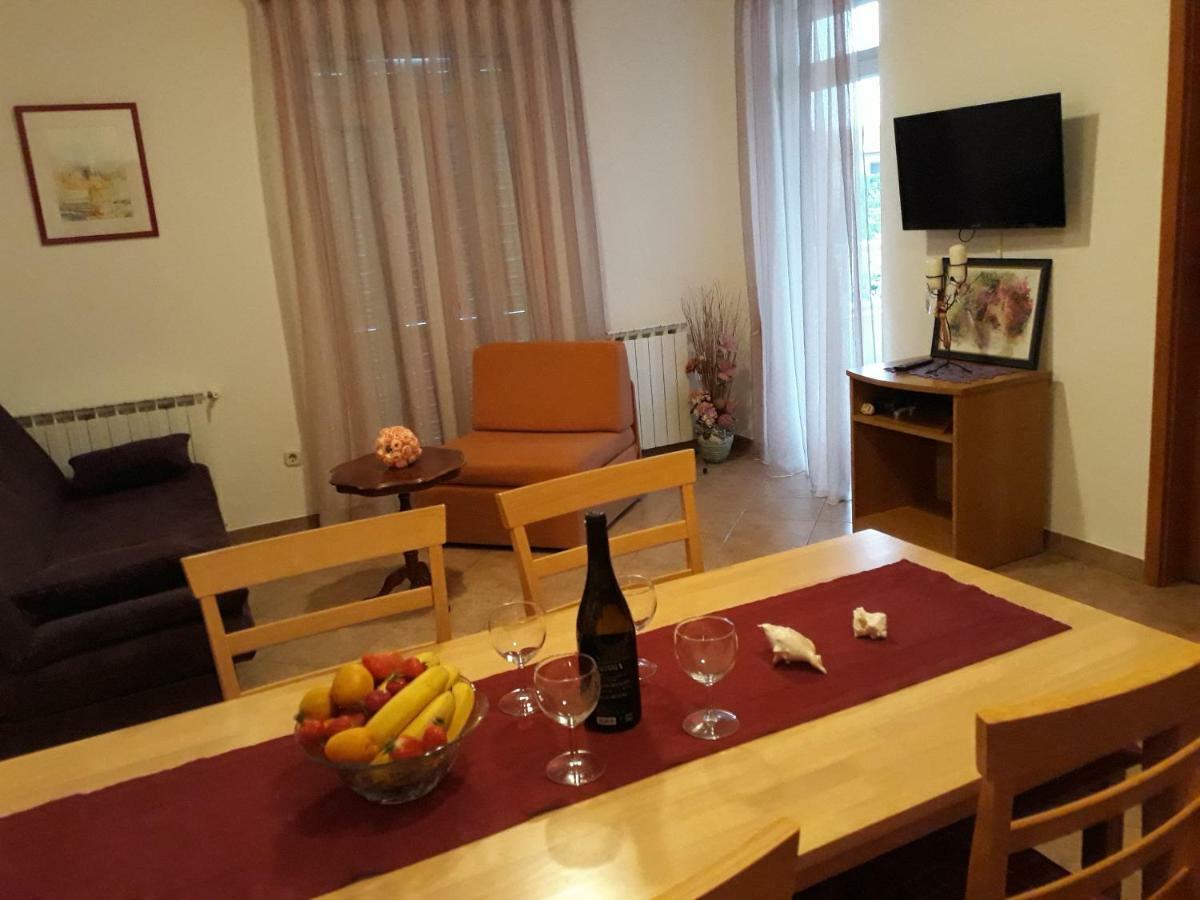 רוביני Family Apartments Suzi מראה חיצוני תמונה