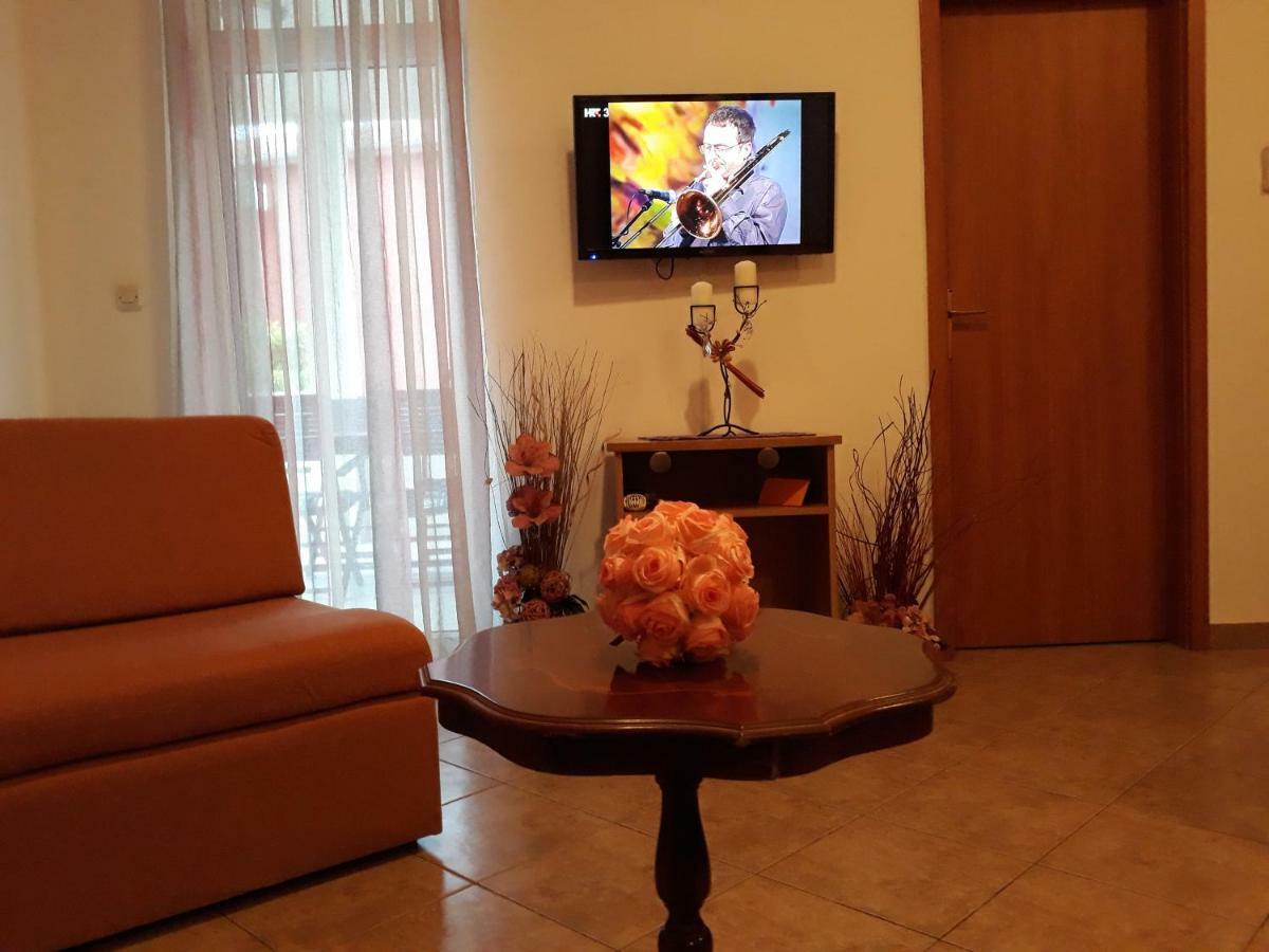 רוביני Family Apartments Suzi מראה חיצוני תמונה