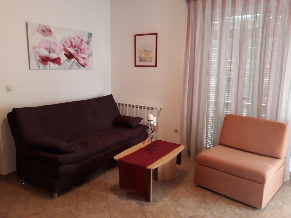 רוביני Family Apartments Suzi מראה חיצוני תמונה