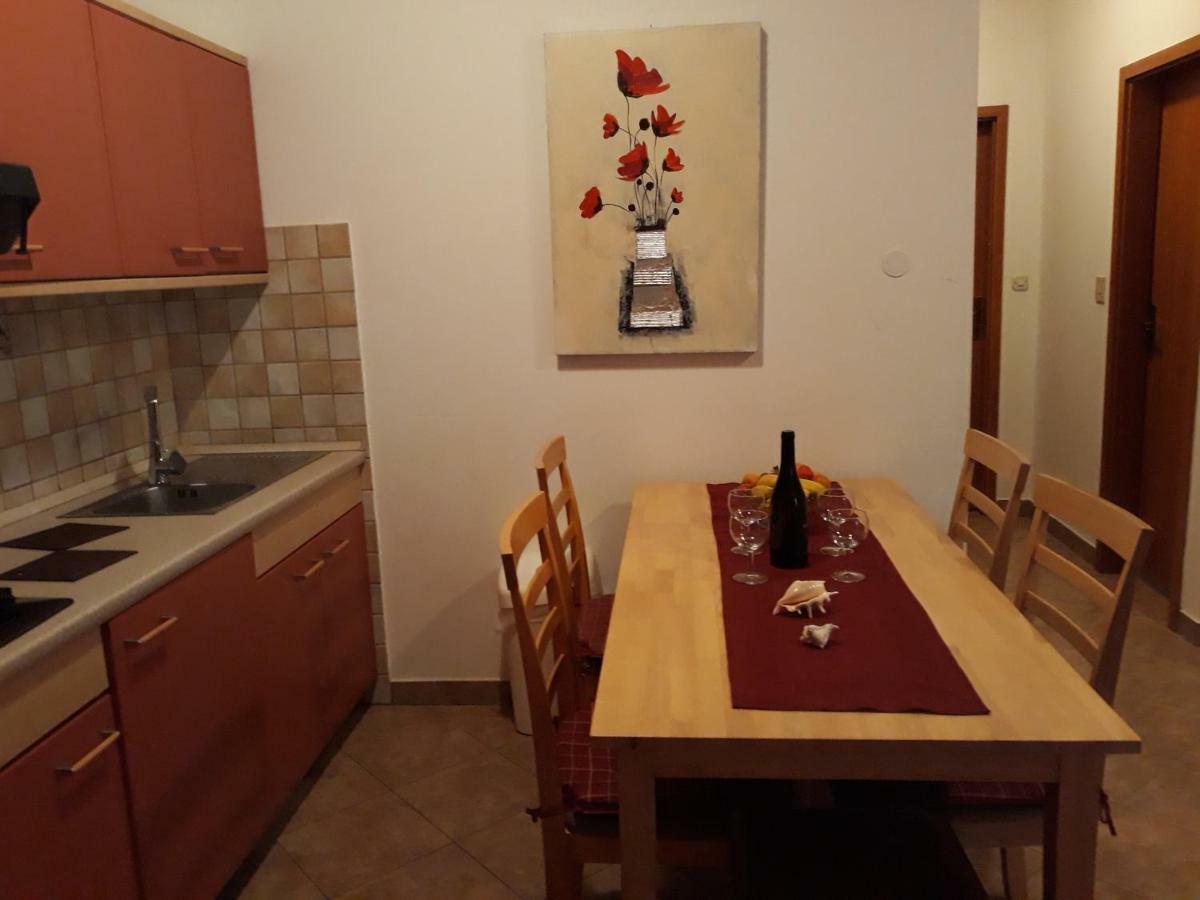רוביני Family Apartments Suzi מראה חיצוני תמונה
